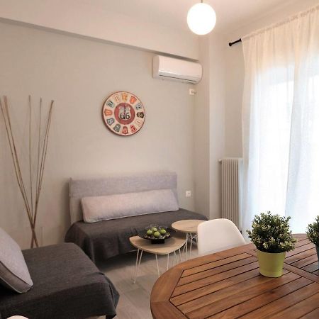 Pale Coloured Apt In Athens Historic Centre Exterior photo