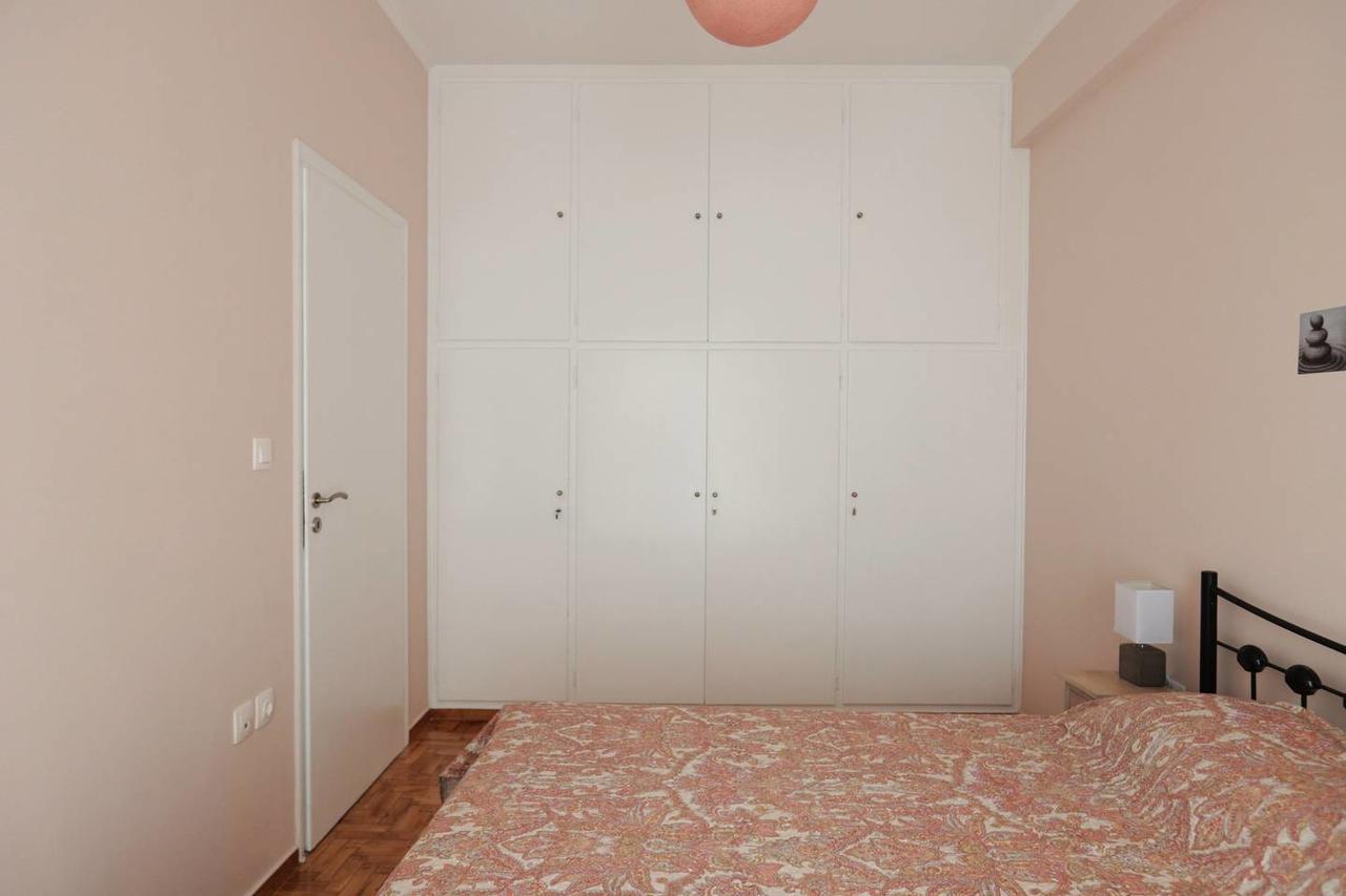 Pale Coloured Apt In Athens Historic Centre Exterior photo